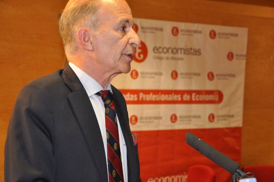 Conferencia: &quot;La economía española ante un cambio de ciclo&quot;. Carlos Rodríguez Braun - 22 de mayo